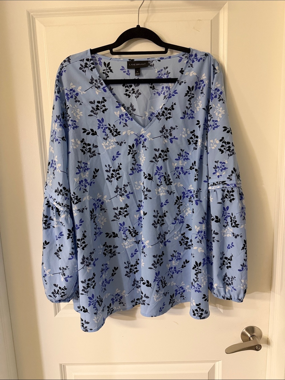 Lane Bryant Light Blue Floral V-Neck Tunic Blouse